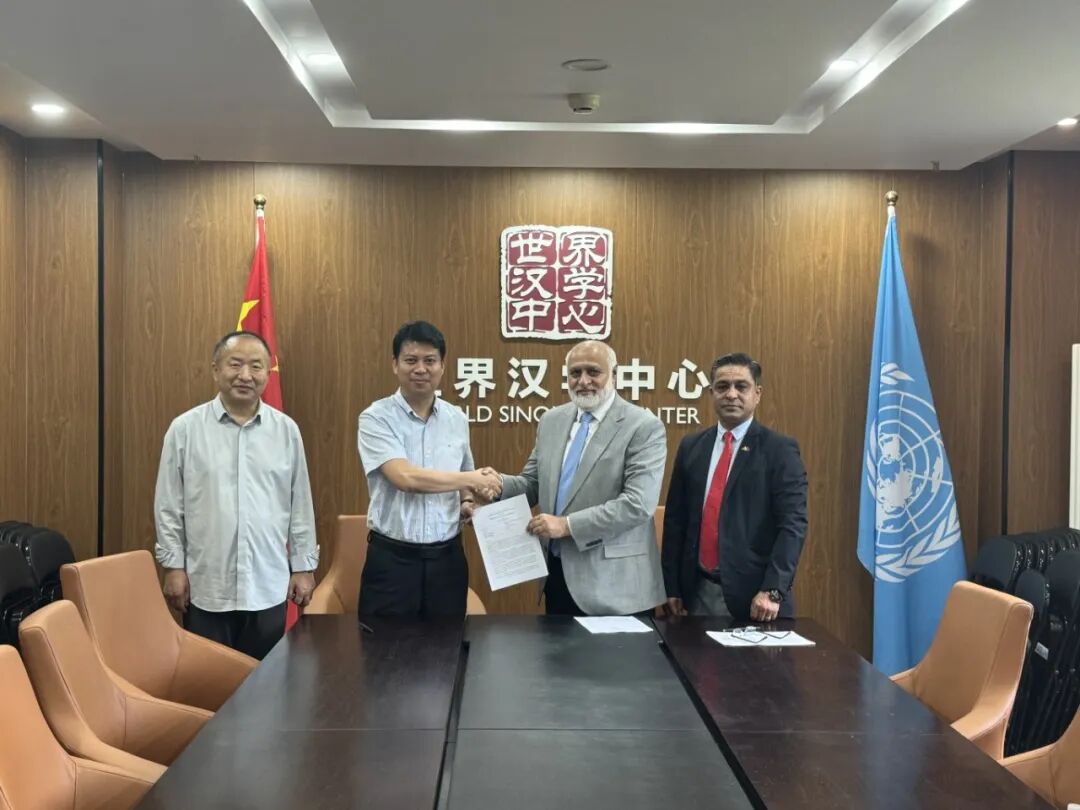 NSK and HEC Pakistan representatives signing the MOU at the World Sinology Center in Beijing